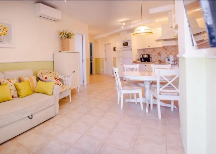 El Carmen In Cristianos * 洛斯克里斯蒂亚诺斯